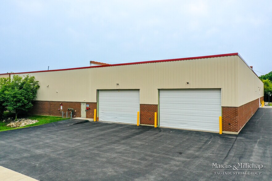 More Photos Of 1870 Elmdale Ave, Glenview Warehouse For Sale