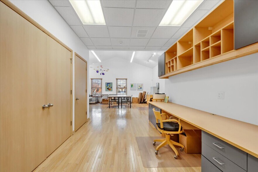 More Photos Of 907 W 14 Mile Rd, Clawson Office For Sale