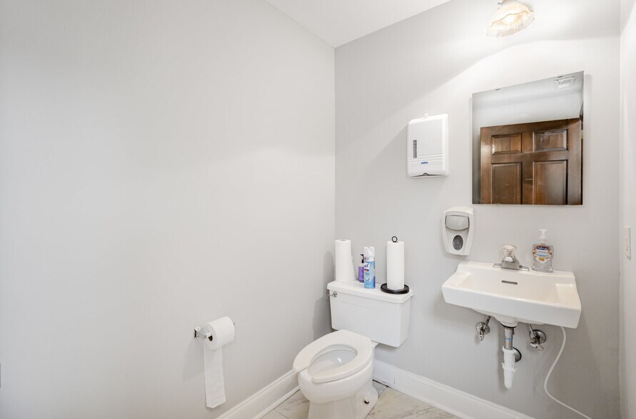 More Photos Of 4523 Park Rd, Charlotte Office For Sale