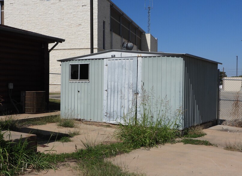 More Photos Of 2424 Williams Ave, Woodward General Retail For Sale