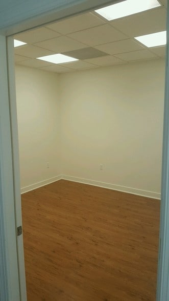 More Photos Of 8052 Elm Dr, Mechanicsville Office For Lease