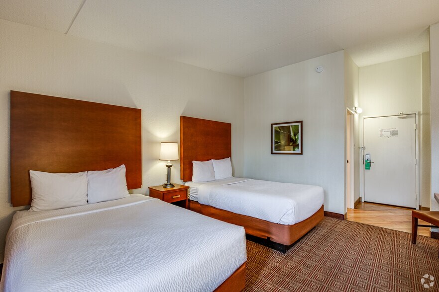 More Photos Of 7815 Nicollet Ave S, Bloomington Hotel For Sale