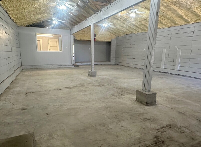 More Photos Of 1601 Kemp Blvd, Wichita Falls Showroom For Lease