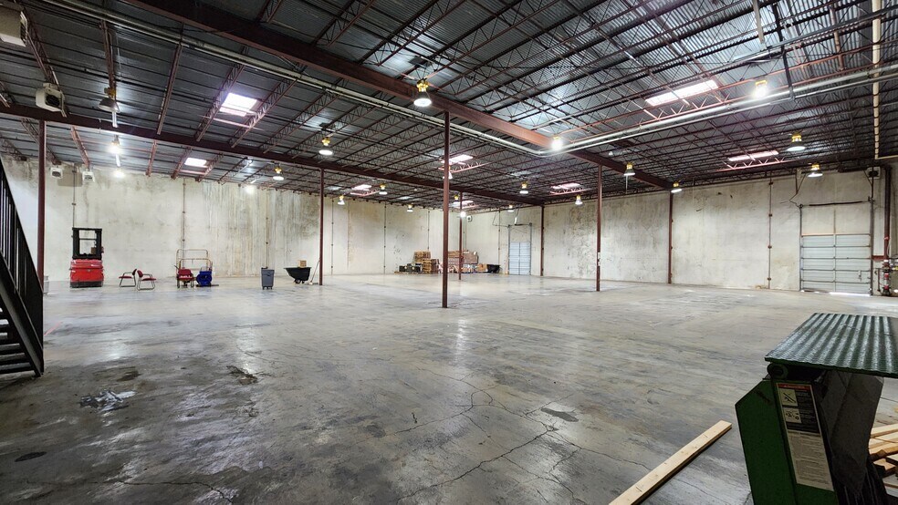 More Photos Of 2400 Industrial Blvd, Temple Distribution For Lease