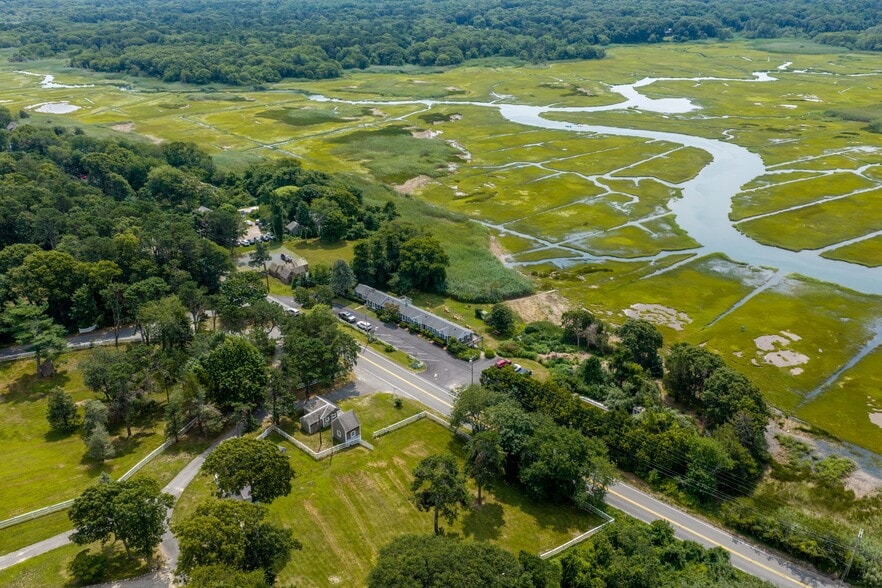 More Photos Of 578 Route 6A, East Sandwich Hotel For Sale