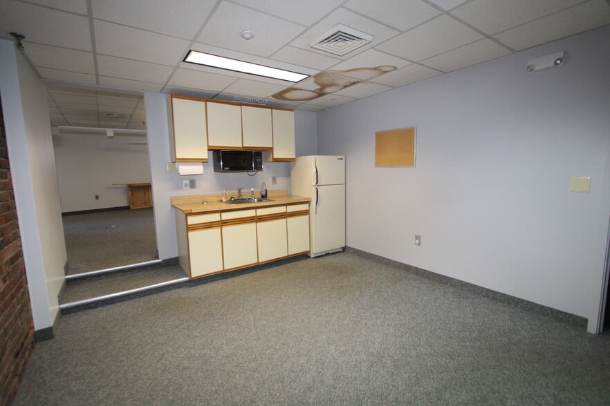 More Photos Of 7 Henry St, Worcester Light Manufacturing For Lease