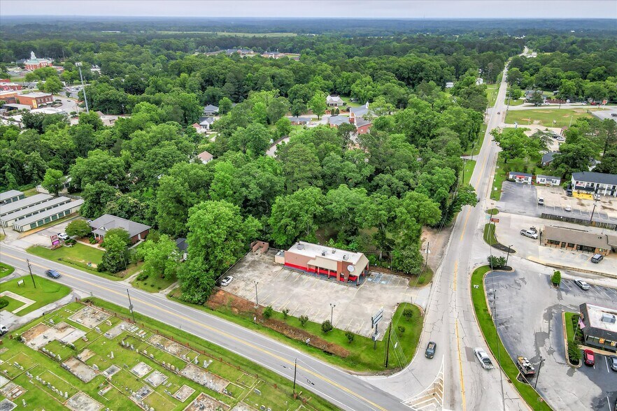 More Photos Of 115 Elm St, Lincolnton Restaurant For Lease