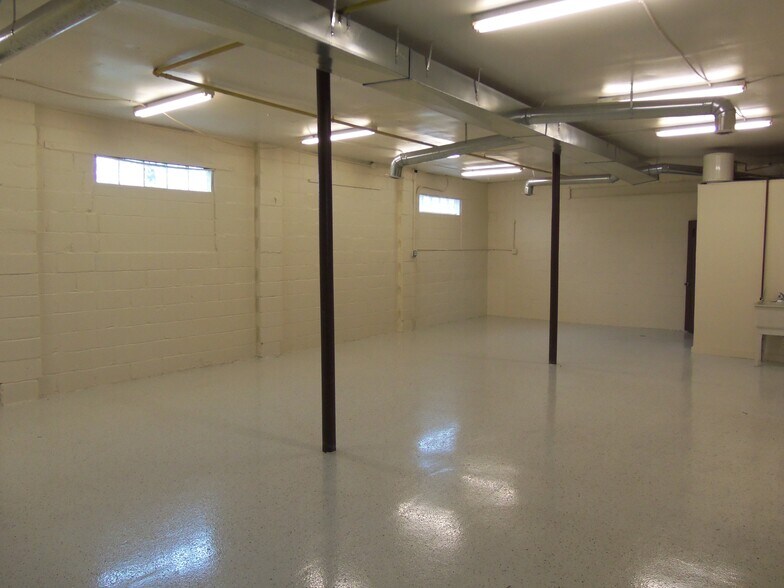 More Photos Of 495 N Perry St, Pontiac Manufacturing For Lease