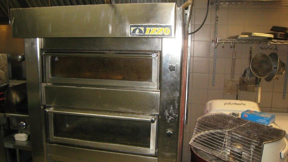 More Photos Of 24 Franklin Ave, Ridgewood Restaurant For Lease