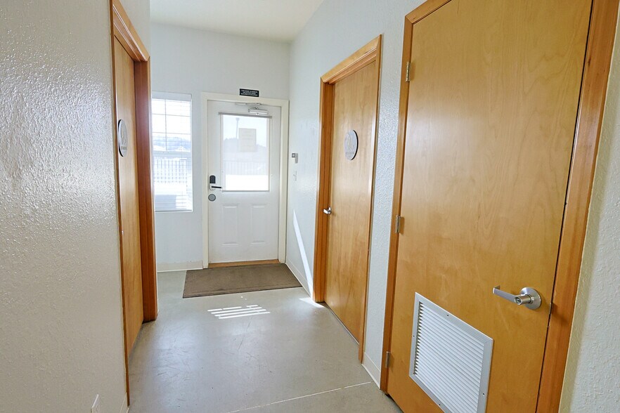 More Photos Of 137 Hall Ave, Coos Bay Office For Sale