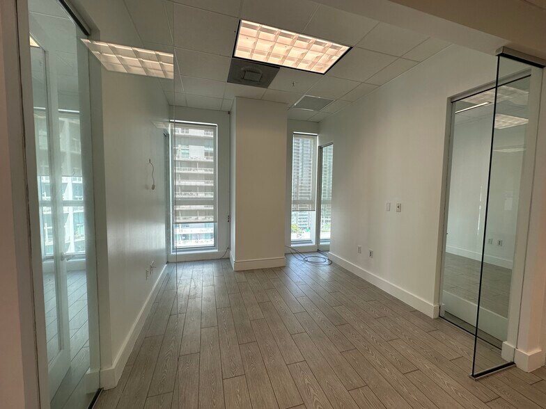 More Photos Of 175 SW 7th St, Miami Medical For Sale