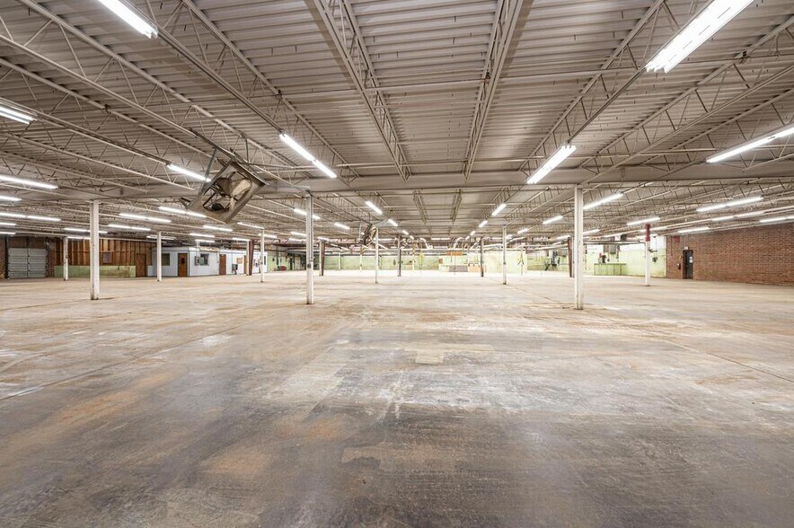 More Photos Of 1120 1st St W, Conover Distribution For Lease