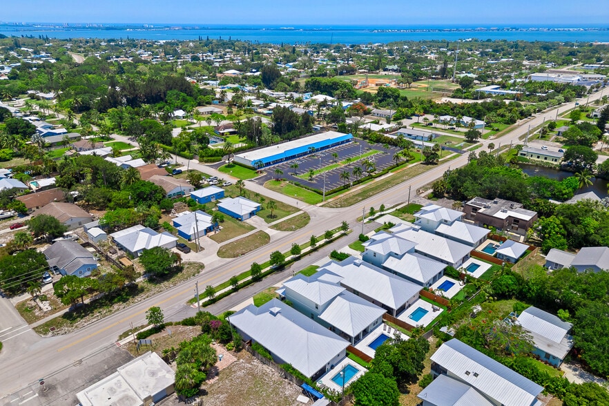 More Photos Of 1960 NE Dixie Hwy, Jensen Beach Apartments For Sale