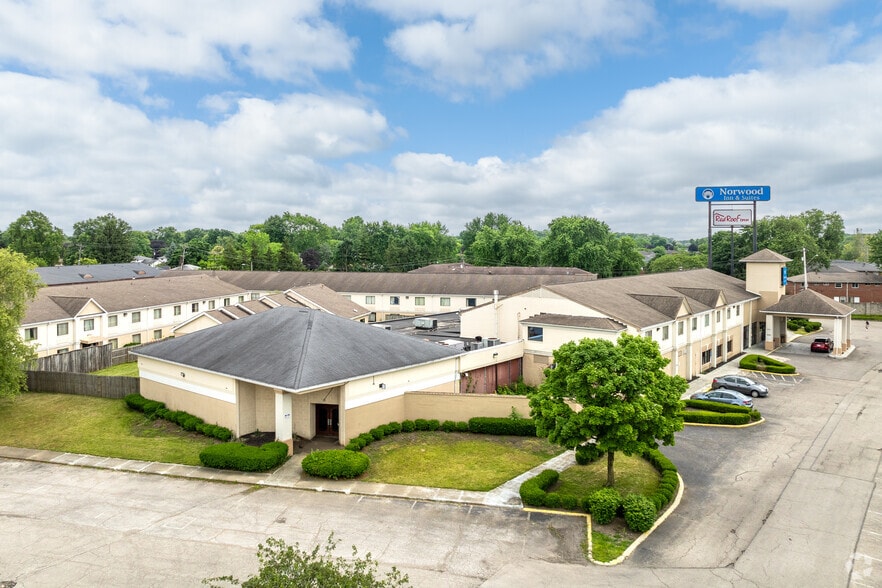 More Photos Of 1213 E Dublin Granville Rd, Columbus Hotel For Sale