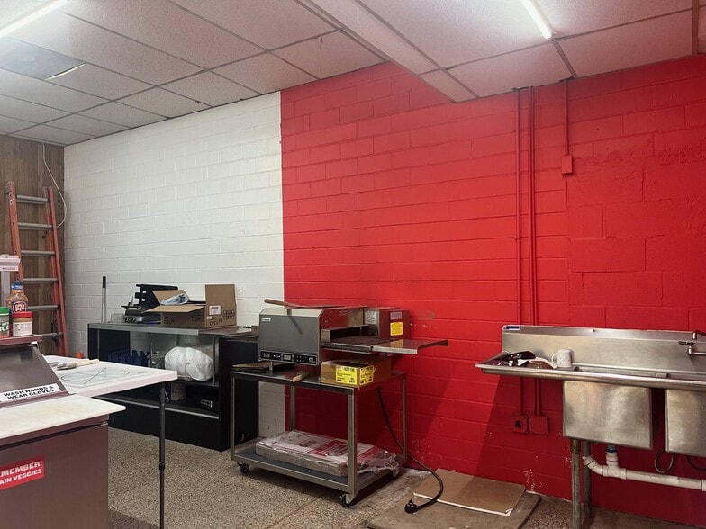 More Photos Of 7844 Avenue E, Houston Convenience Store For Sale