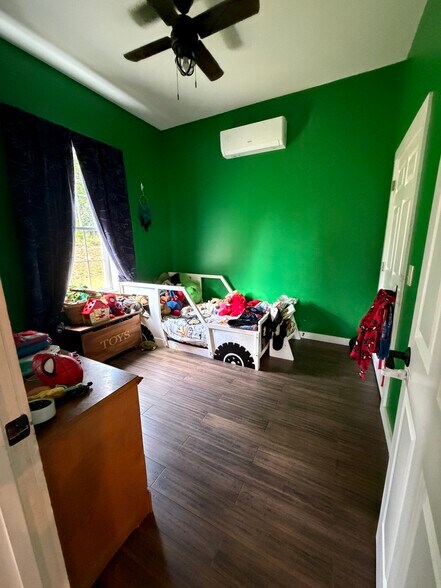 More Photos Of 237 N Bennington Rd, Bennington Flex For Sale