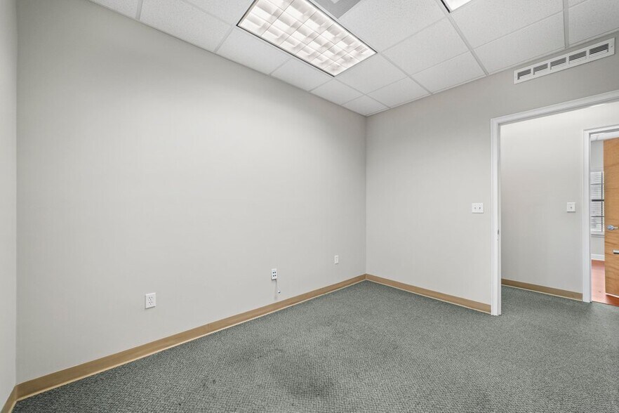 More Photos Of , Jacksonville Office For Sale