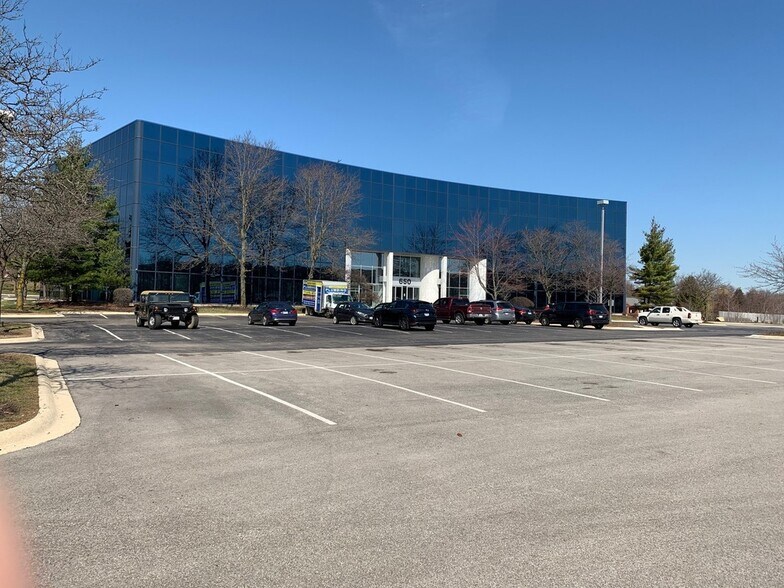 More Photos Of 650 E Algonquin Rd, Schaumburg Office For Lease
