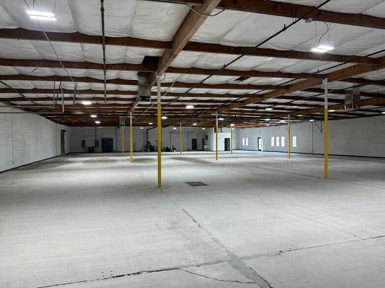 More Photos Of 21610 N 12th Ave, Phoenix Manufacturing For Sale