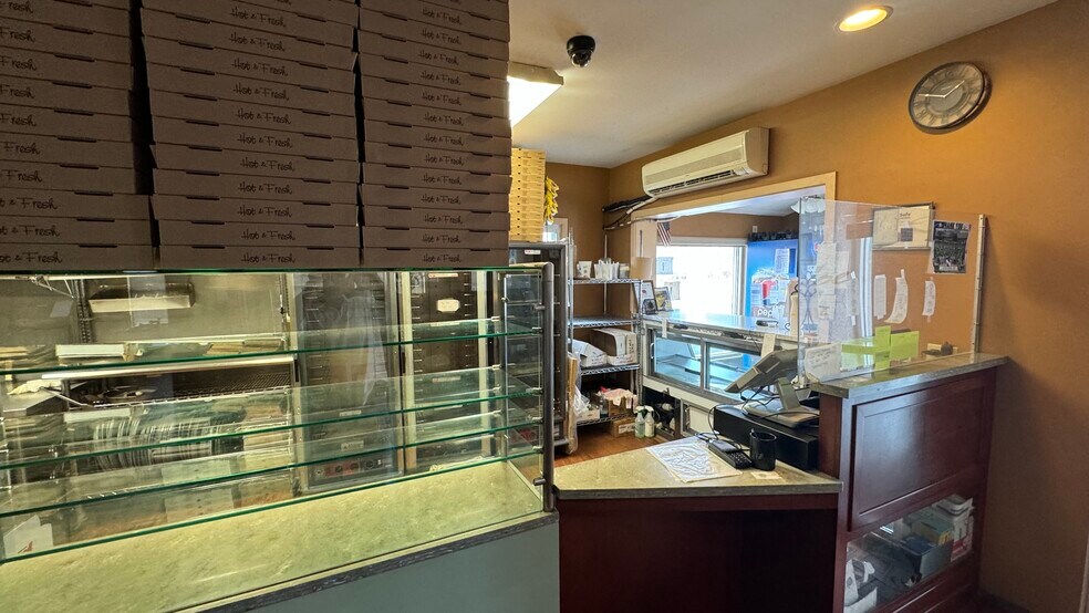 More Photos Of 550 S Main St, Nazareth General Retail For Sale