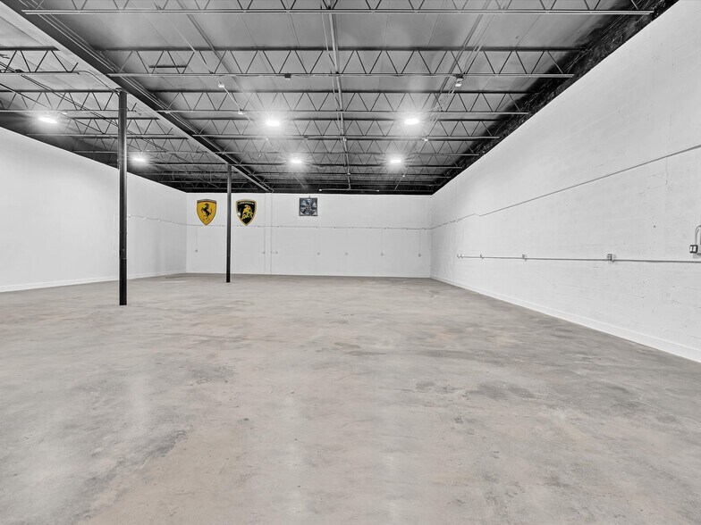 More Photos Of 7880-7882 NW 56th St, Miami Warehouse For Lease