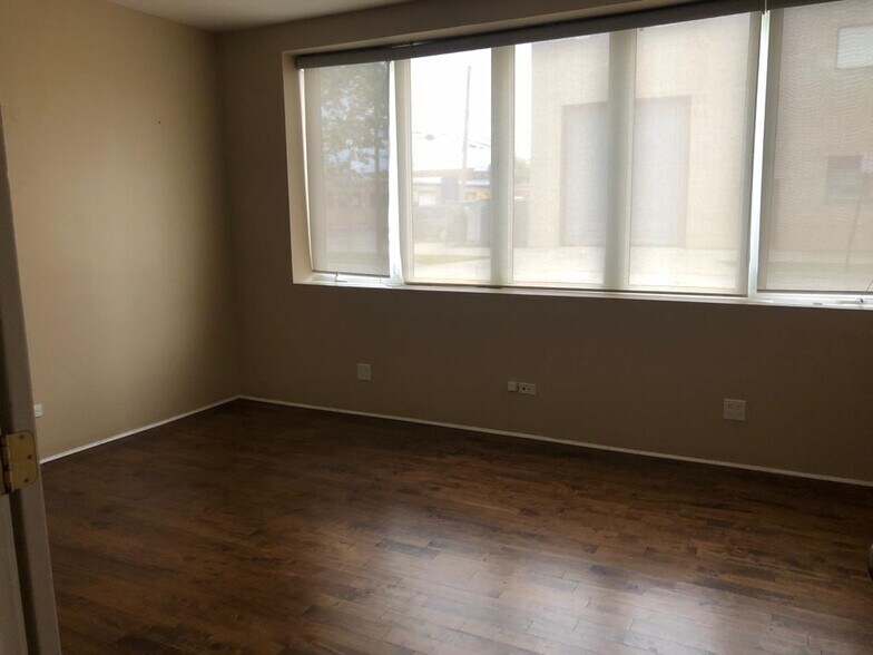 More Photos Of 8101 Monticello Ave, Skokie Flex For Lease