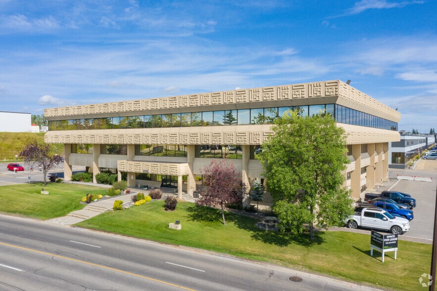 More Photos Of 3016 5th Ave NE, Calgary Medical For Sale