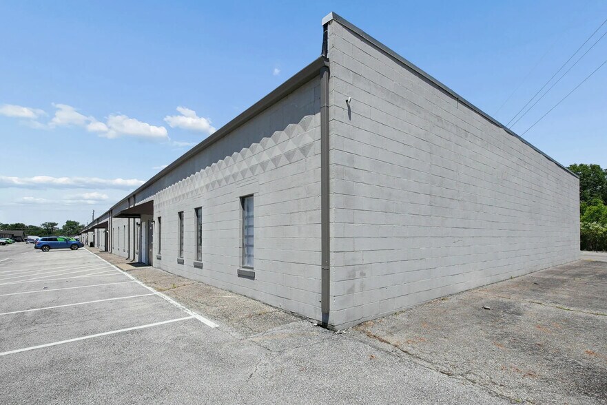 More Photos Of 3723-3871 April Ln, Columbus Light Distribution For Lease