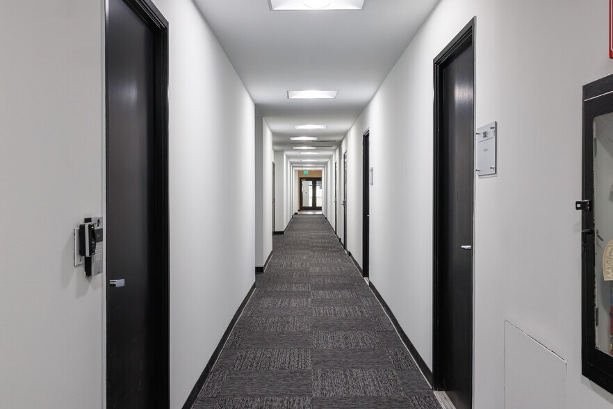 More Photos Of 22801 Ventura Blvd, Woodland Hills Office For Lease