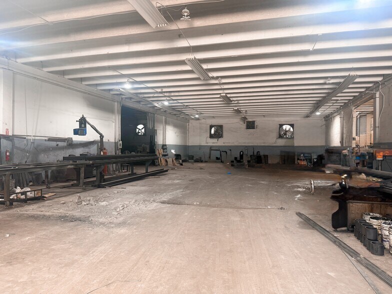 More Photos Of 2335-2337 NW 149th St, Opa-locka Warehouse For Lease