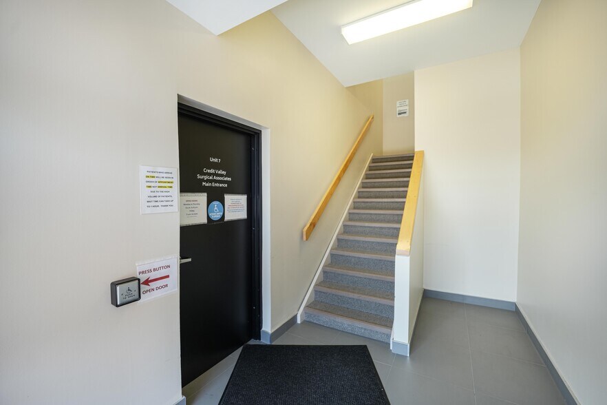 More Photos Of 2155 Dunwin Dr, Mississauga Office Residential For Sale