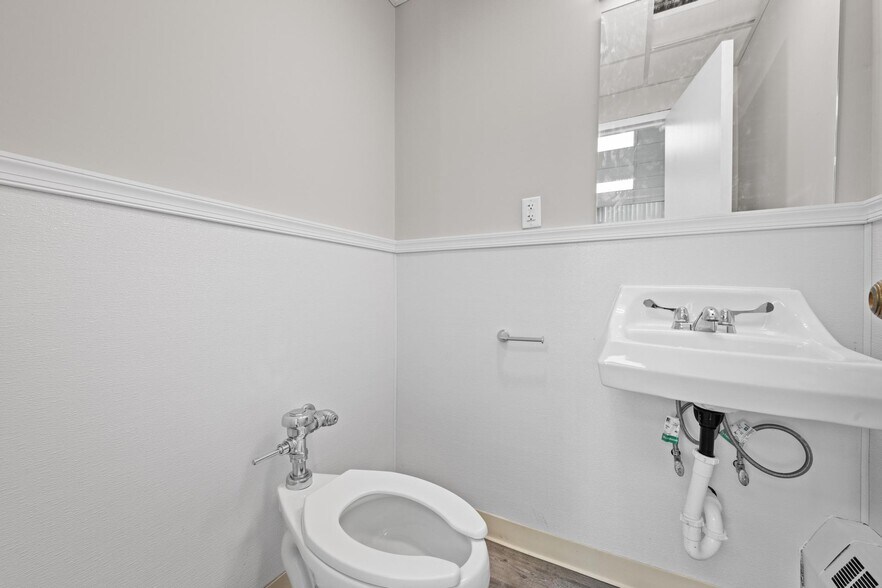 More Photos Of 325 Bridge St, Old Forge Manufacturing For Lease