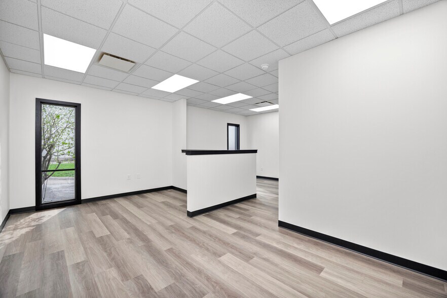 More Photos Of 9941 York Theta Dr, North Royalton Service For Lease