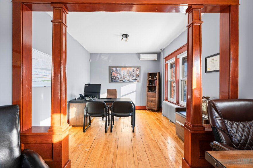 More Photos Of 531 Rue Du Conseil, Sherbrooke Office For Sale