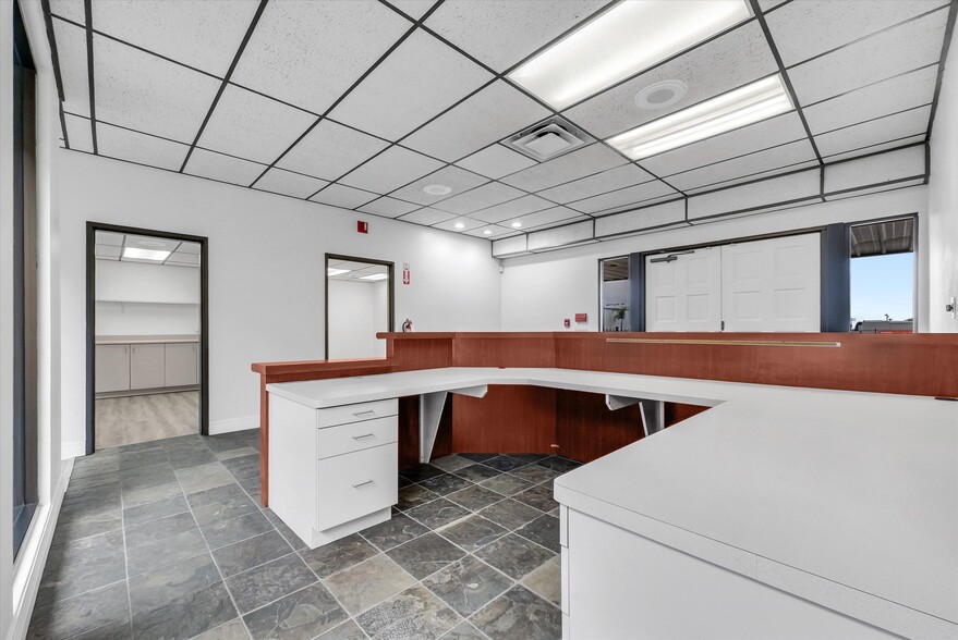 More Photos Of 15384 Arrow Blvd, Fontana Office For Lease