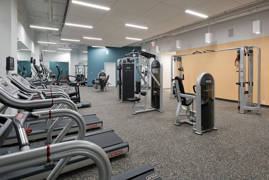 More Photos Of 3160 Fairview Park Dr, Falls Church Office For Lease