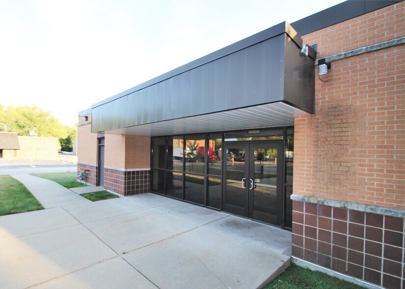 More Photos Of 14240 Dante Ave, Dolton Loft Creative Space For Lease