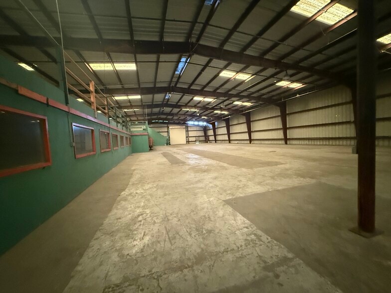 More Photos Of 2787 N Tamiami Trl, North Fort Myers Industrial For Lease