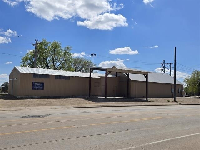 More Photos Of 114 Mulberry St, Yankton Warehouse For Sale
