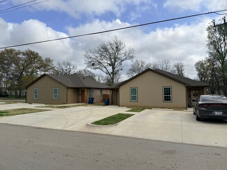 More Photos Of 425 Neches St, Jacksonville Office Residential For Sale