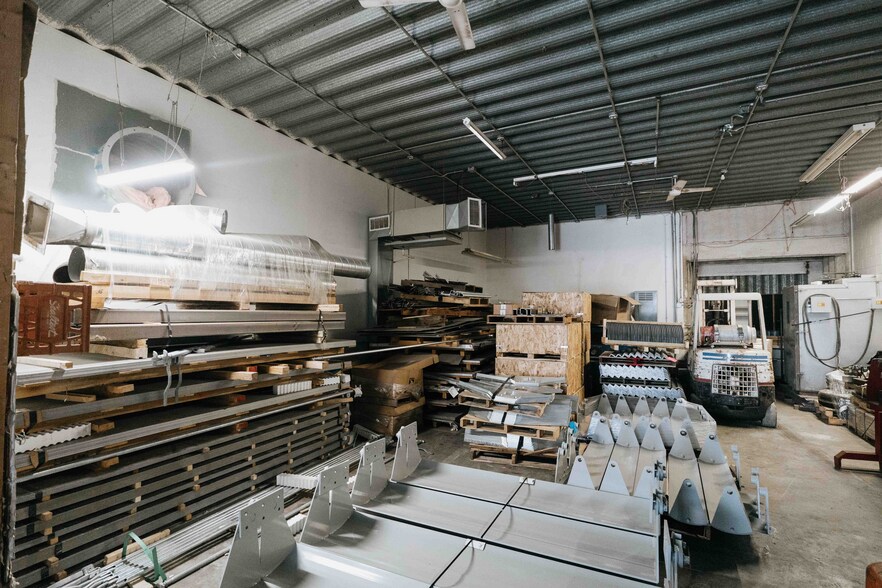 More Photos Of 2565 16th Ave, Columbus Light Manufacturing For Sale