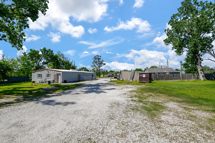 More Photos Of 2206 Hartwick Rd, Houston Contractor Storage Yard For Sale