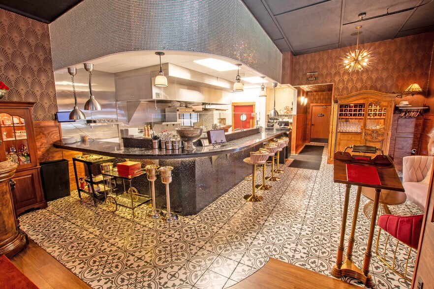 More Photos Of 638 SW 6th St, Redmond Restaurant For Sale