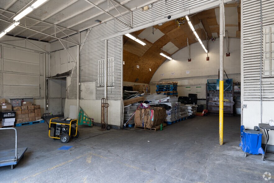 More Photos Of 852 N La Brea Ave, Los Angeles Freestanding For Lease