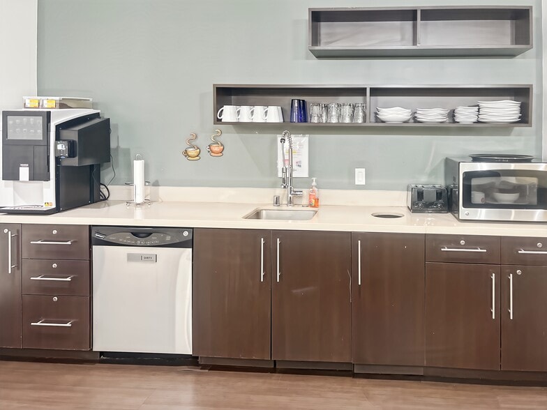 More Photos Of 4900 California Ave, Bakersfield Coworking Space