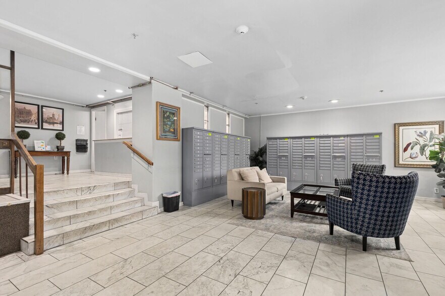 More Photos Of 1110 8th Ave, Seattle Apartments For Sale