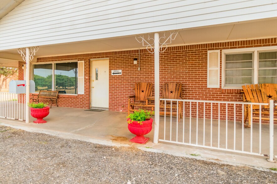 More Photos Of 912 N Hwy 87, Tulia Hotel For Sale