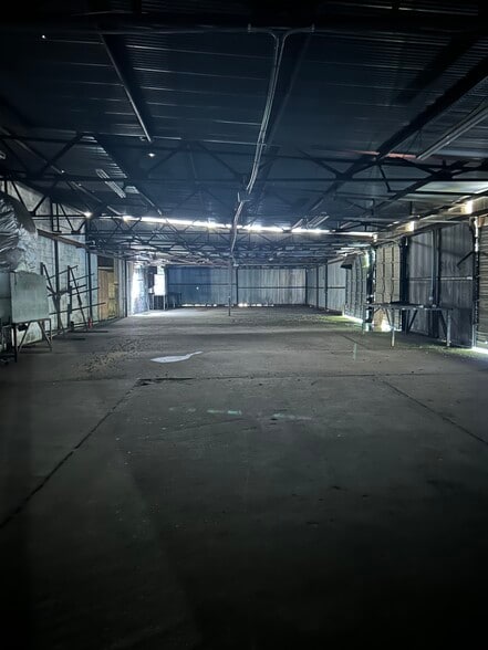 More Photos Of 500 Andrews Rd, Columbus Manufacturing For Sale