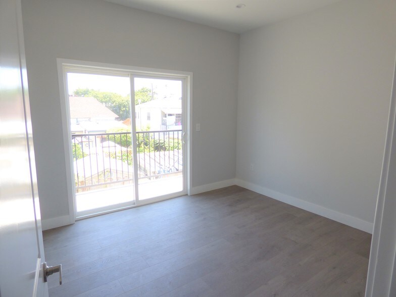 More Photos Of 1256 N Hobart Blvd, Los Angeles Apartments For Sale