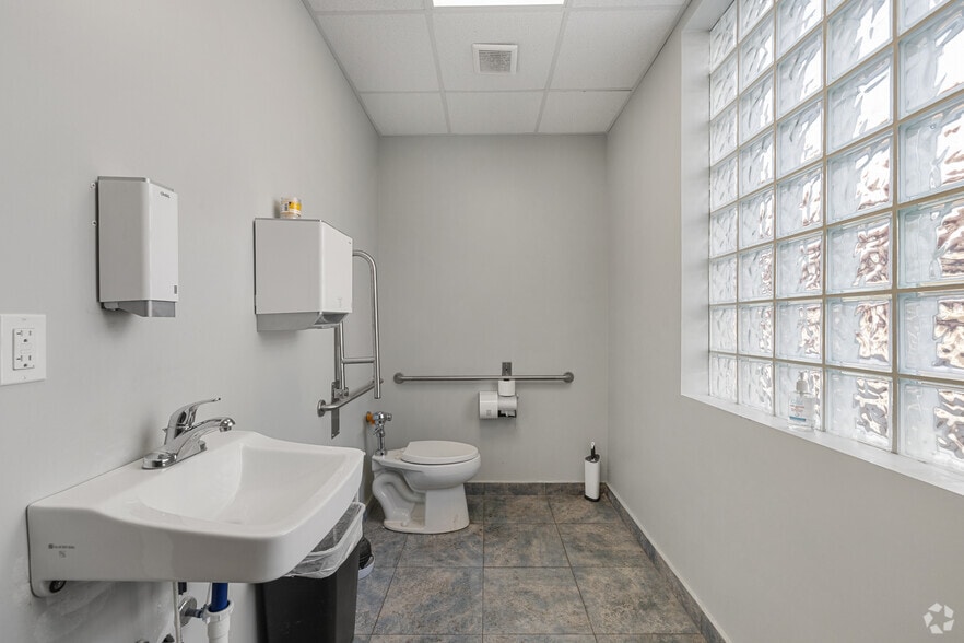 More Photos Of 252-262 Depot Rd, Milford Light Distribution For Lease